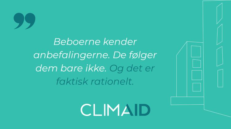 Citatkort med teksten »Beboerne kender anbefalingerne. De følger dem bare ikke. Og det er faktisk rationelt.«